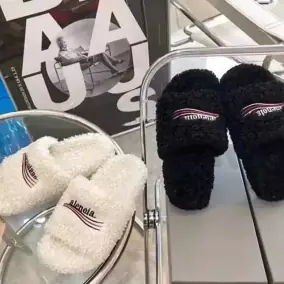 Balenciaga Slippers (15+ Styles)