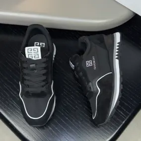 Givenchy B22 Sneakers