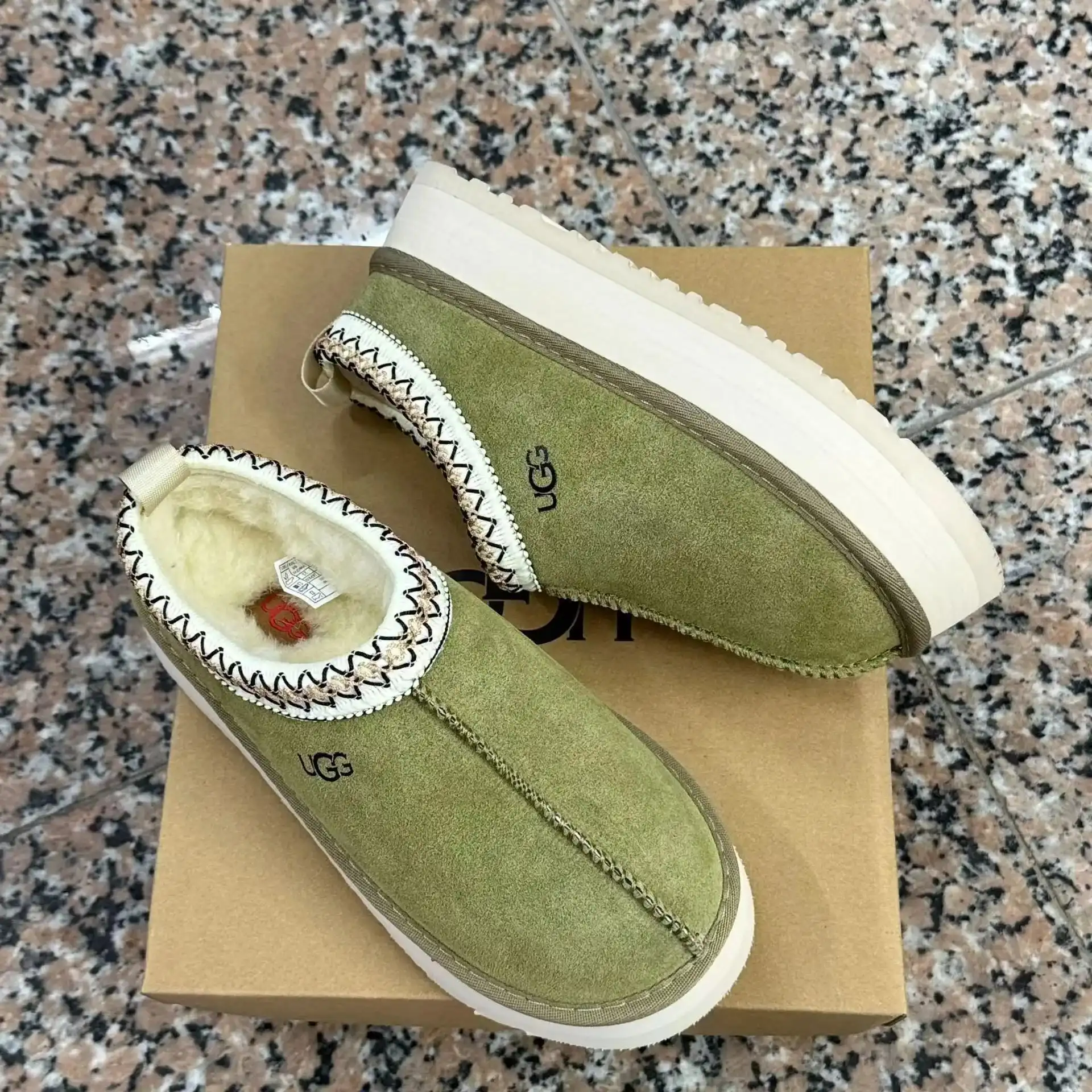 UGG Classic Slipper [7 styles]