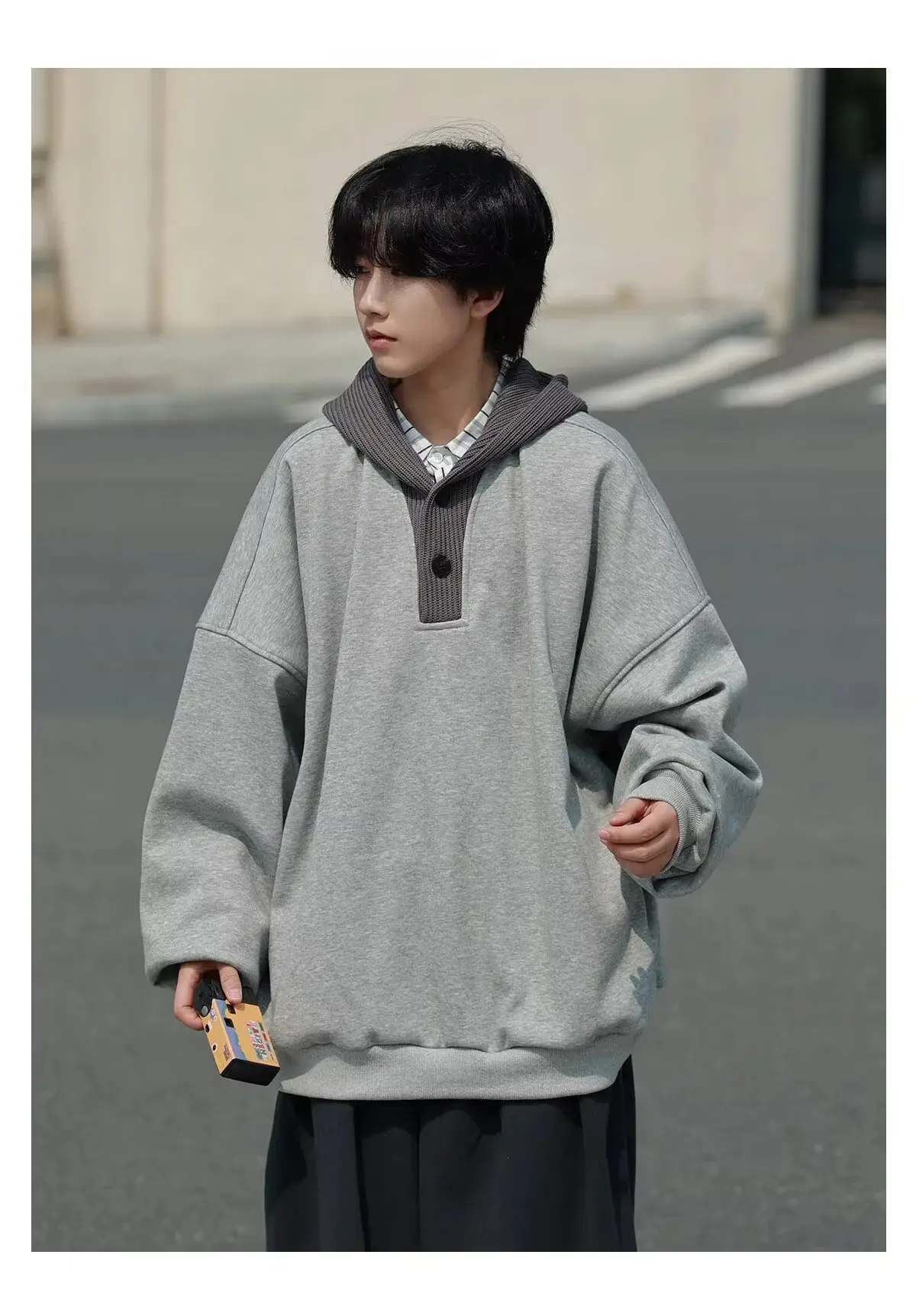 Unbranded Hooded Sweatshirt [1 style]