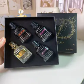 Valentino Rockstud Perfume 4-Piece Sample Set