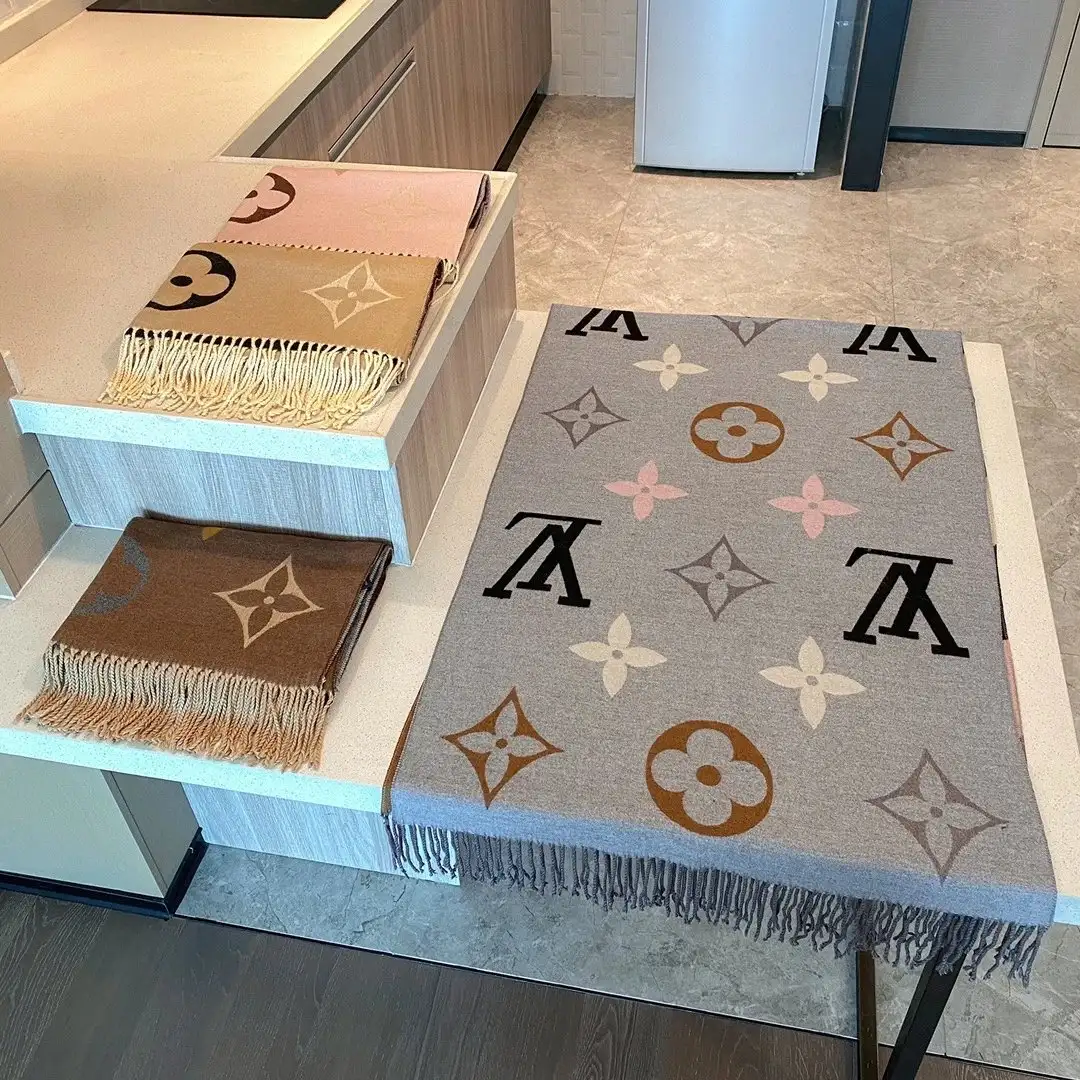 Louis Vuitton Shawl [4 Styles]