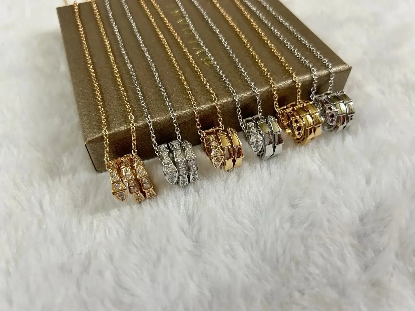 Necklaces [6 styles]